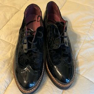 Agilis Barcelona Black Patent Oxford Size 36 EUC